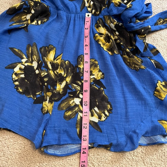 Free People Shorts Romper Women’s Small Blue With Flowers Flowy Arms Waist Tie - Picture 9 of 12